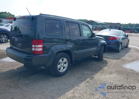 2010 Jeep Liberty Sport z USA, uszkodzony, nr VIN 1J4PN2GK9AW141998